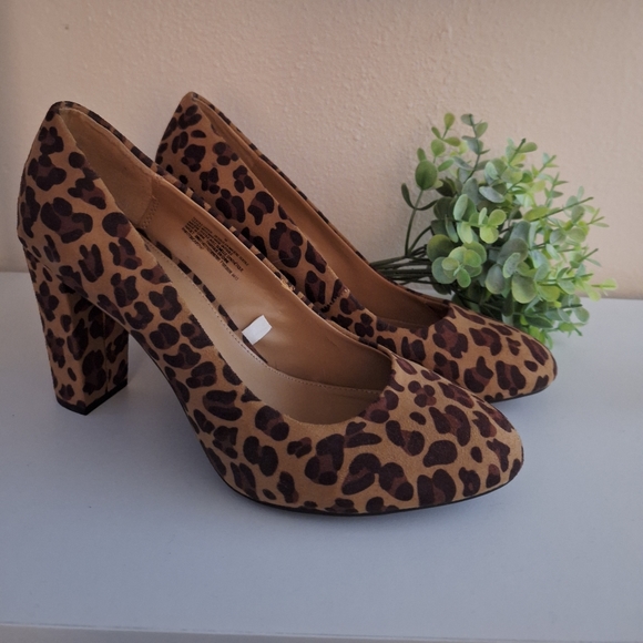 Leopard faux suede heels size 10 - Picture 1 of 6